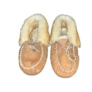 L.L.Bean Women’s Wicked Good Shearling Moccasin Slippers Tan Size 9 Wide